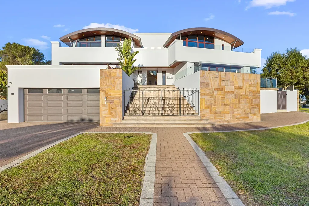 Kallaroo 4ਬੈੱਡਰੂਮ Luxury Living With Your Own Private Lift!