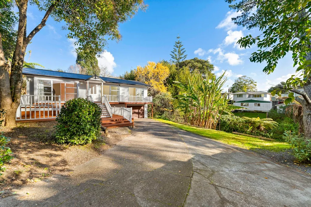Henderson 3ਬੈੱਡਰੂਮ Character Home on 1,313m² – RC Approved for 4 Lots