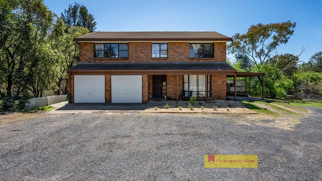 FOUR BEDROOM HOME WITH RIVER VIEWS