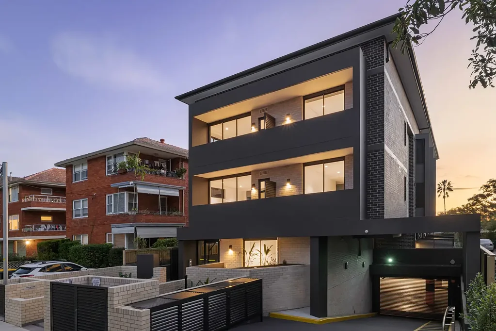 Luxury studio just 700m from Ashfield Station
G03 and 104 is available soon