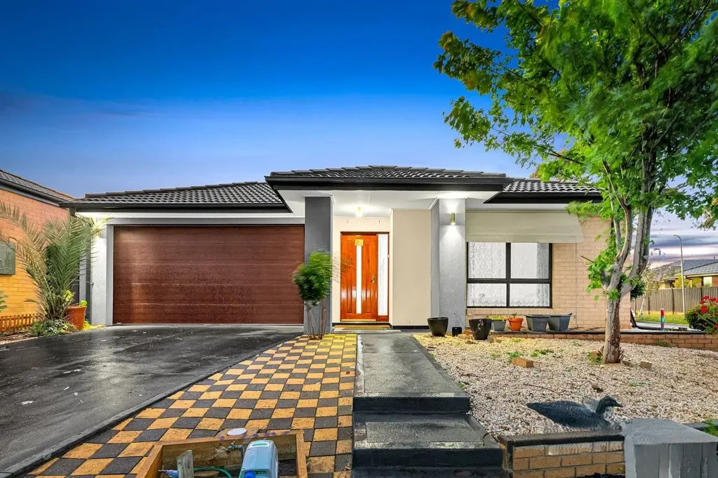 Stylish & Spacious Family Home in Prime Selandra Rise Location