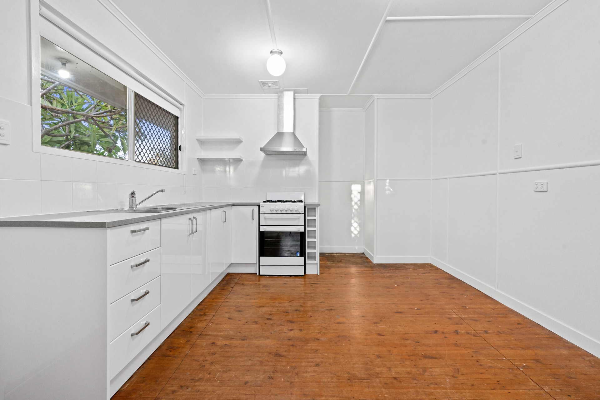 16 HAMPTON ST, NEWTOWN QLD 4350, 0 habitaciones, 0 baños, House