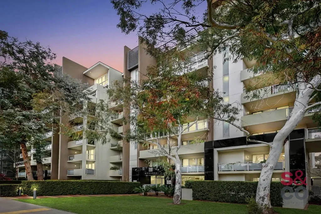 Stylish Inner-North Living at Monarch!!!