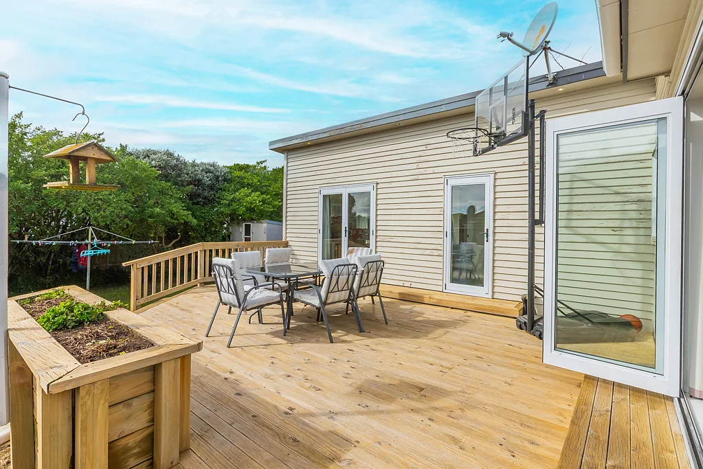 Raumati Beach 3Habitaciones Position. Potential. Perfect!