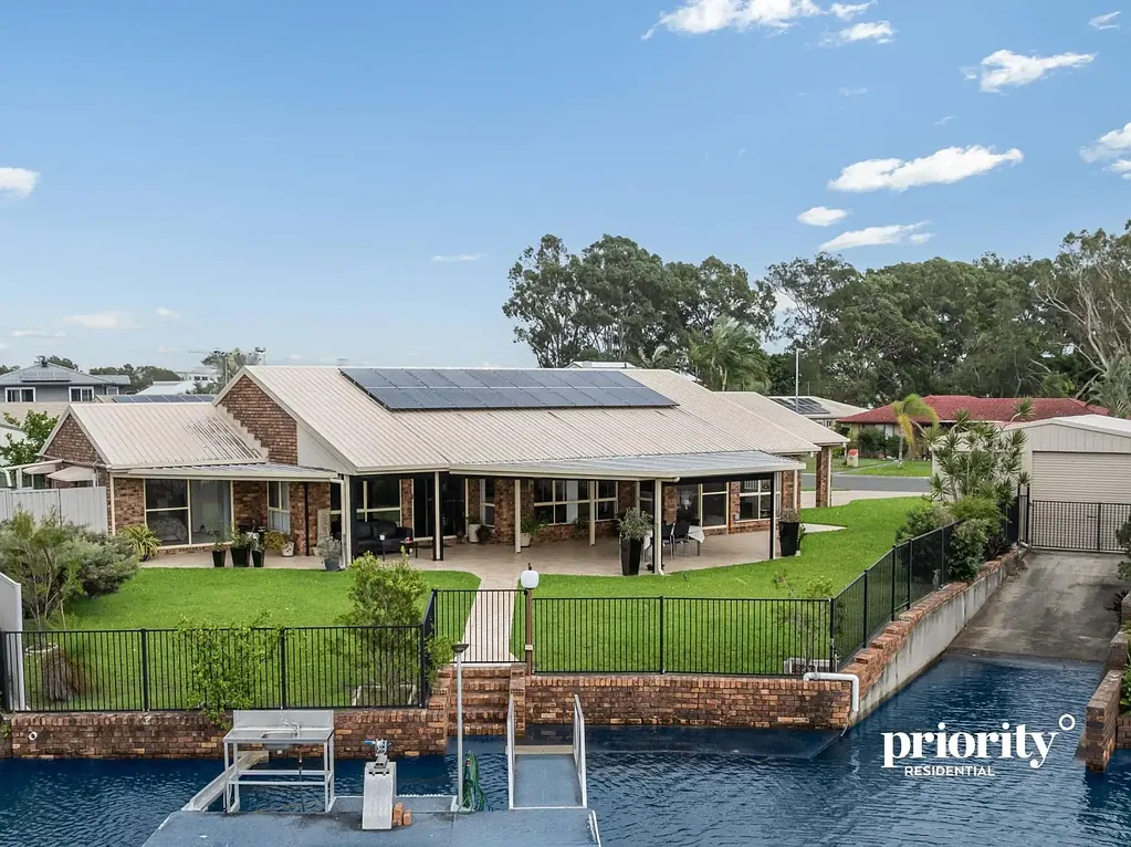 Waterfront Family Living with Private Boat Ramp