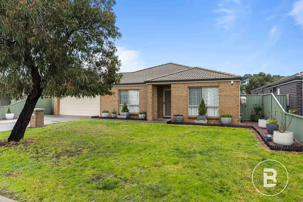 Miners Rest 4房  SPACIOUS FOUR BEDROOM, TWO LIVING WITH DRIVE THROUGH ACCESS