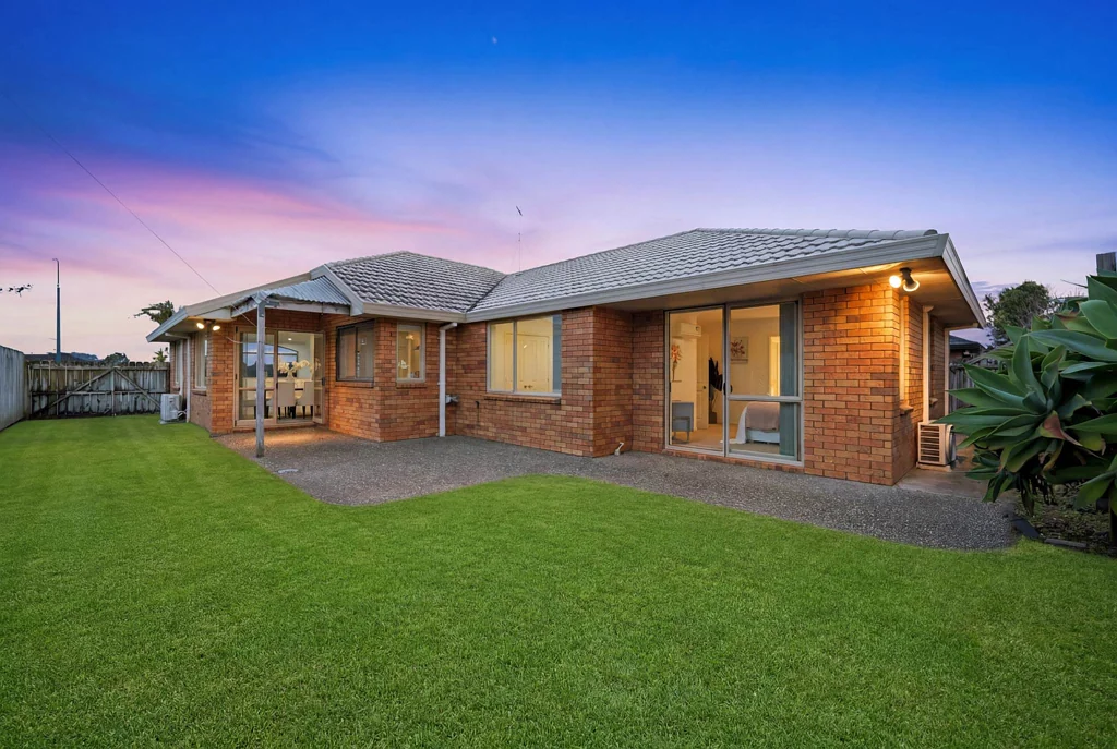 19 Norm Pellow Drive, The Gardens, Manukau City, Auckland