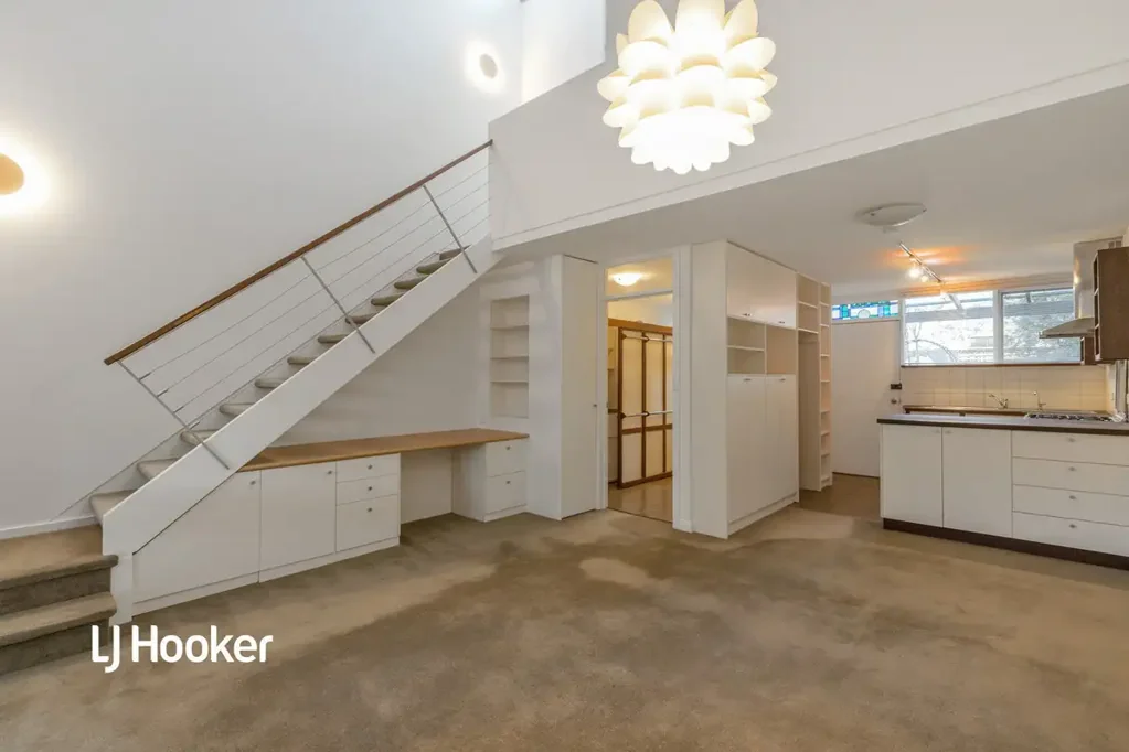 LOW MAINTENANCE TOWNHOUSE IN TREE LINED STREET!