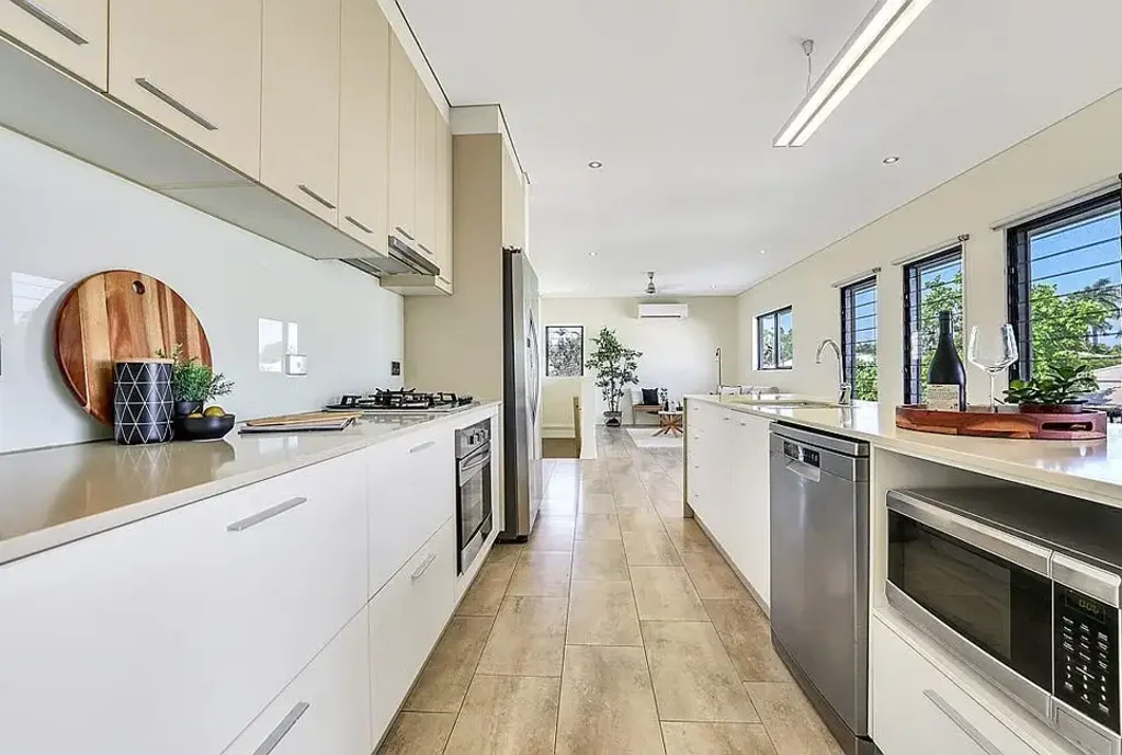 Rosebery 5Phòng ngủ Executive Home - Great returns or move in ready!
