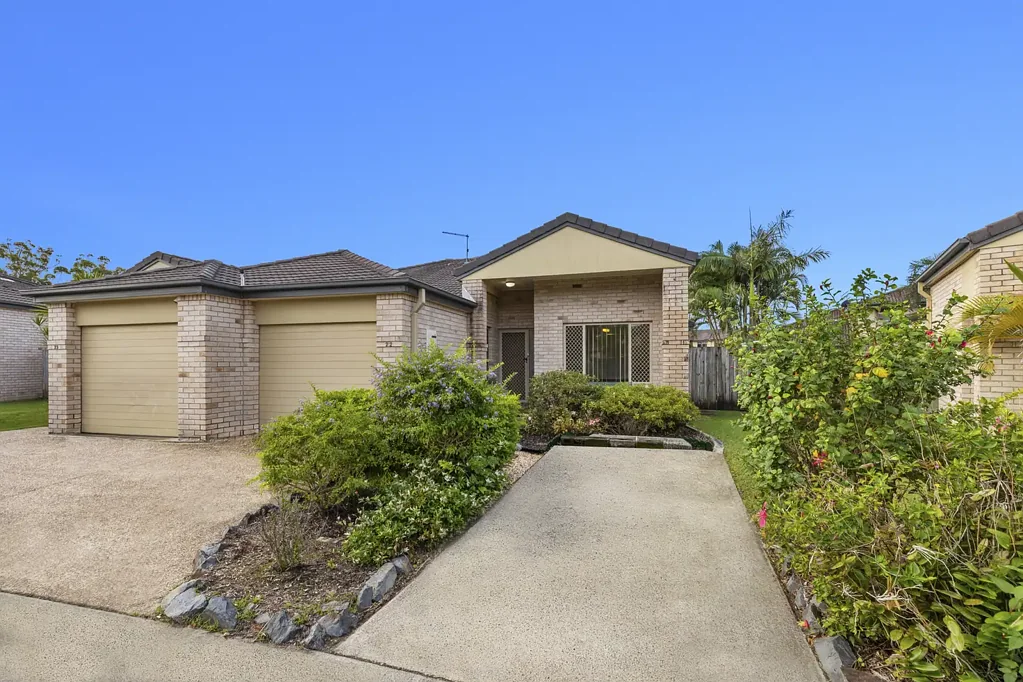 Tweed Heads South 3Moenga Expansive Villa with Alfresco Space and Yard
22/1 Harrier Street, Tweed Heads South