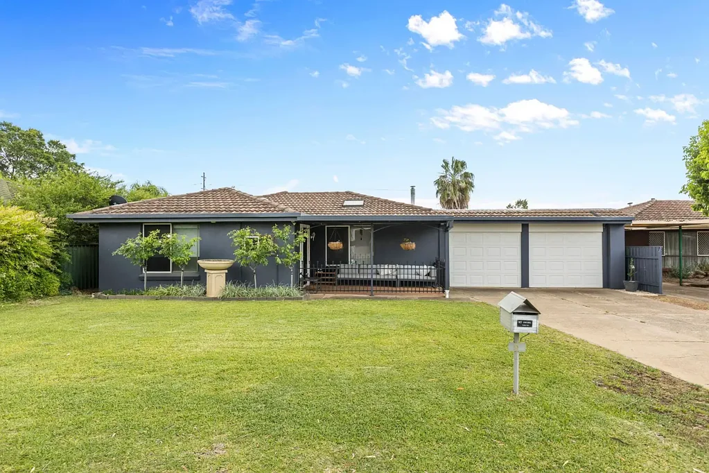 9 Undurra Drive, Glenfield Park, NSW 2650