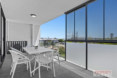 Buddina 3chambre North facing and private with large sun drenched Balcony!