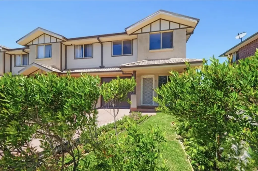 Immaculate Townhouse in a Convenient Family Friendly Location