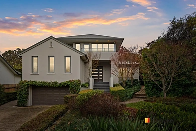 Griffith 5chambre Immaculate Family Living meets Elevated Perfection with Unrivalled Views