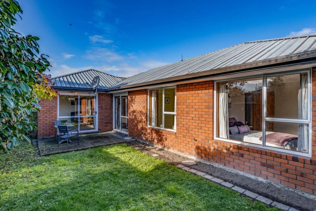 2/5 Tuscany Place, Beckenham, Christchurch City