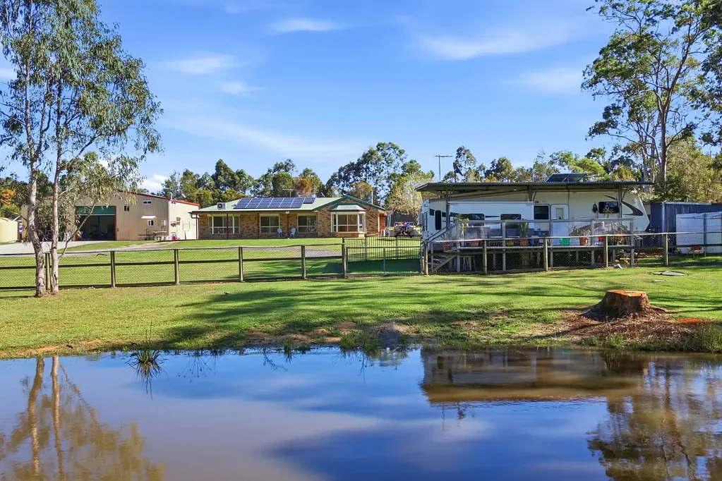 Logan Village 4房 1.28公顷宁静私享 现代厨房宽敞卧室 大型车库平坦土地 Acreage Lifestyle with Endless Potential