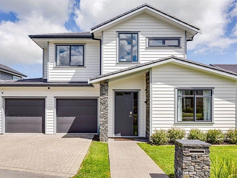 Modern Family Living in Karaka