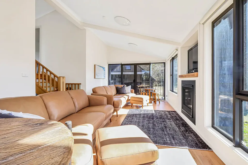 Dinner Plain 3 Bedroom Modern Elegance Meets Alpine Charm