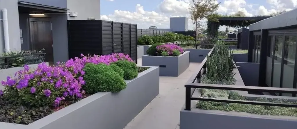 Stylish Modern 2 Bedroom with Parking in a Prime City-Fringe Location