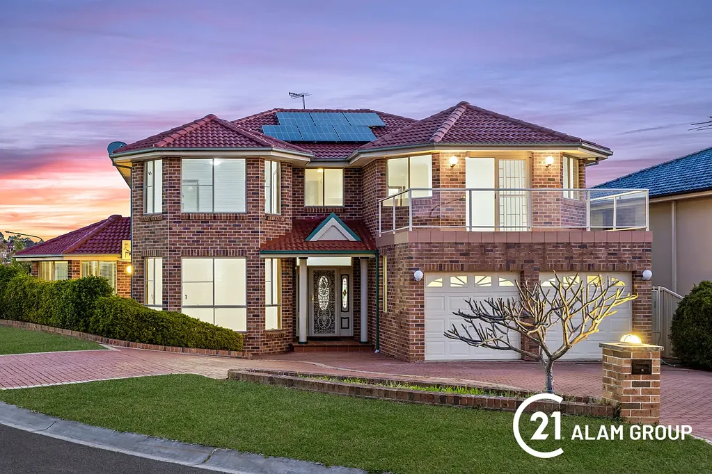 Glen Alpine 6 Bedroom A Rare Find – Grand Family Living in a Prime Glen Alpine Cul-de-Sac