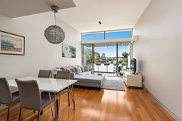 321/5 Queen Street, Rosebery