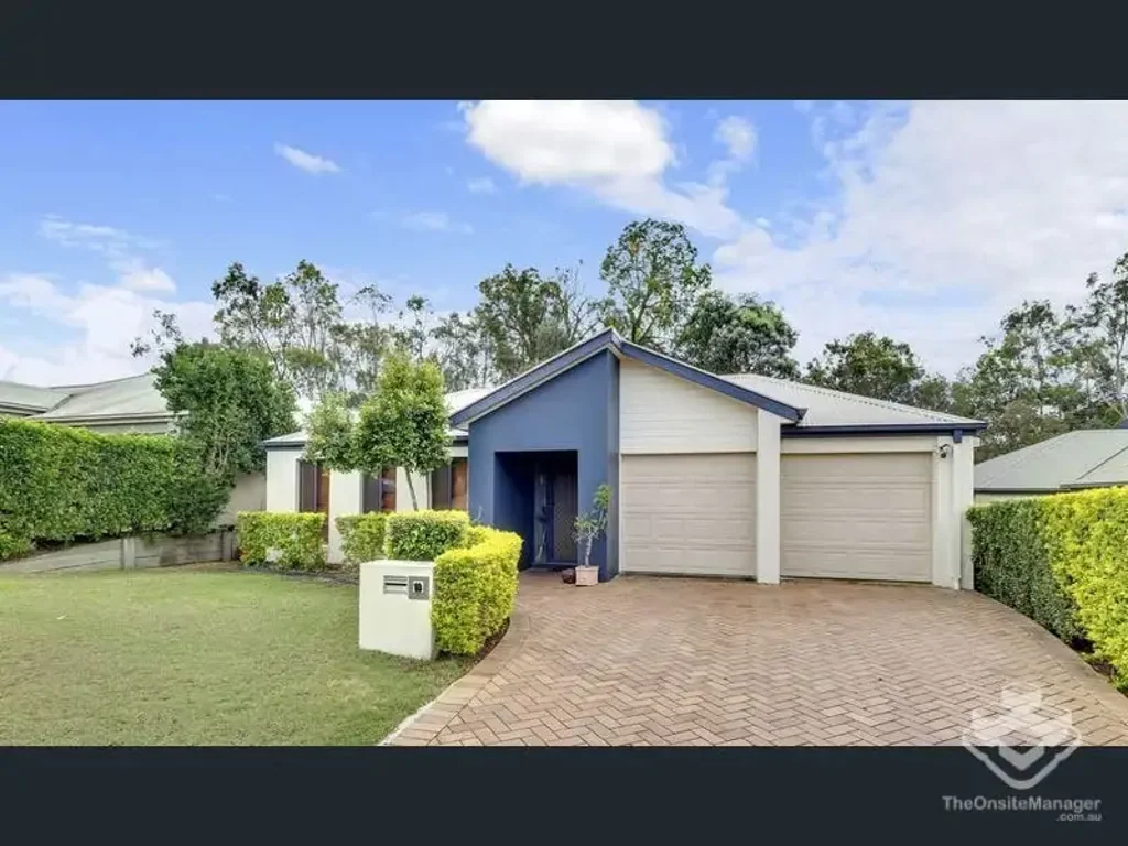 Spacious Family Home in a Prime Pakeside Location