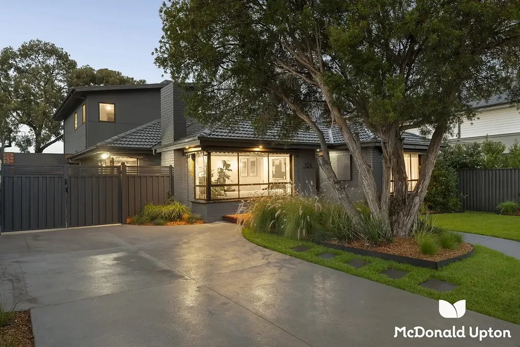 Keilor East 5Phòng ngủ North-Facing Entertainer with Endless Family Appeal