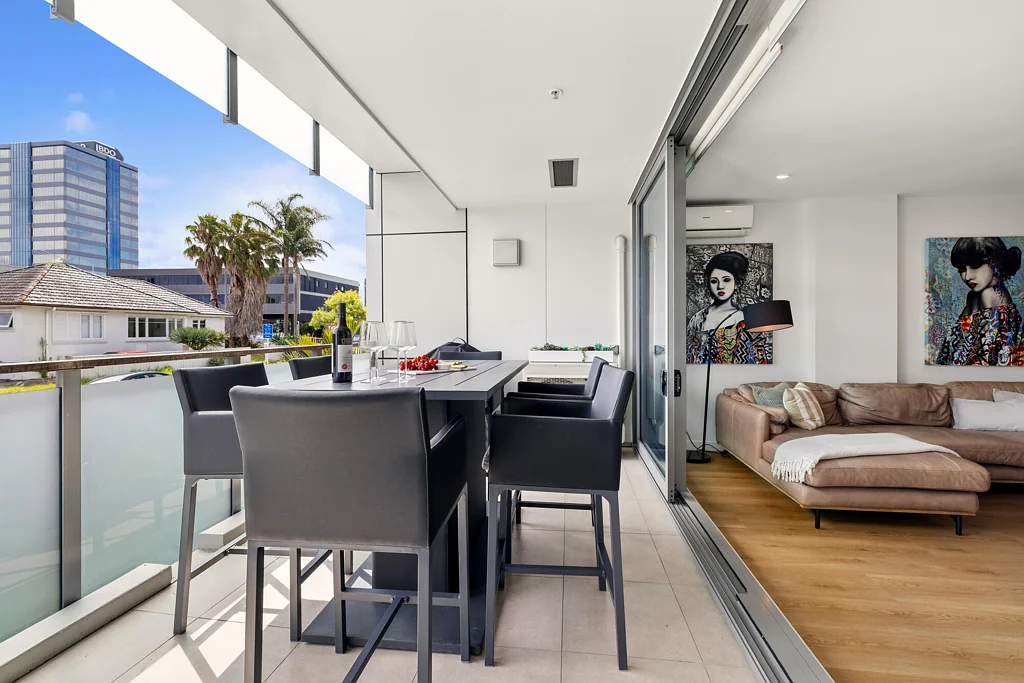 Takapuna 2ห้องนอน Sun and surf lifestyle or lock-up and travel