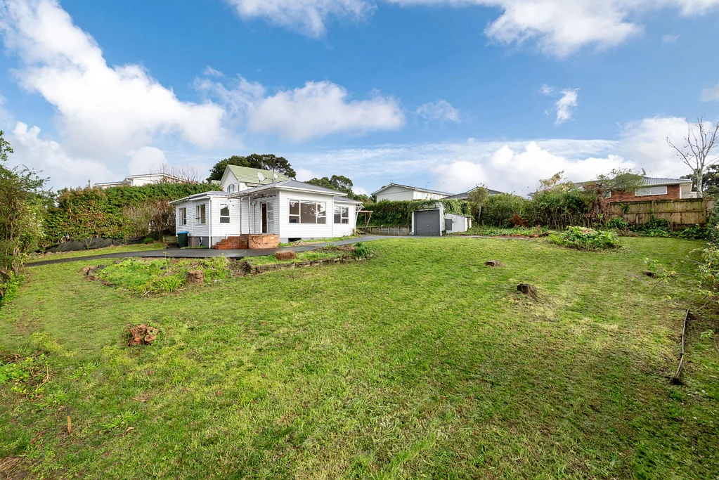 Ellerslie 3chambre Wide driveway, big land, bigger future
