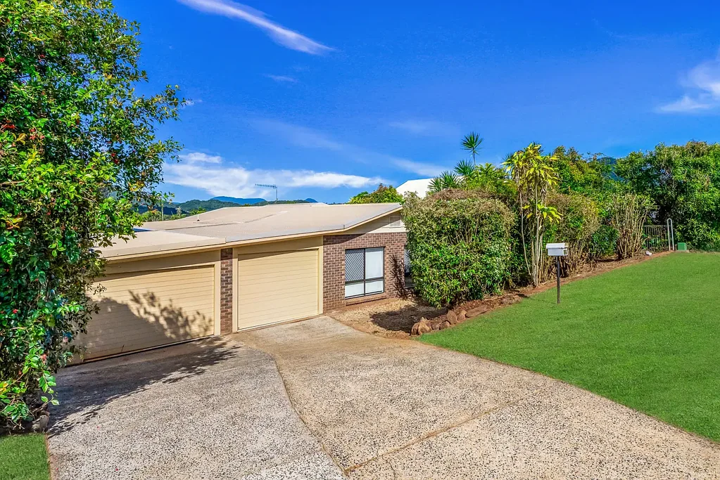 Redlynch 4房  Private Family Home with Pool & Huge Entertaining Area on 816m2