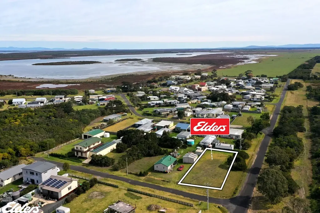 Mcloughlins Beach RESIDENTIAL CORNER BLOCK AT MCLOUGHLINS BEACH