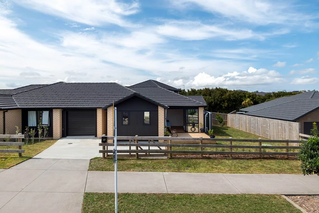 Glenbrook 3房  Modern Beachside Living – Easy-Care & Effortless