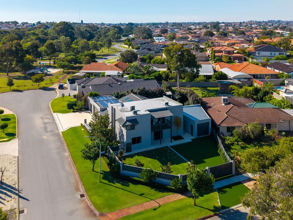 Stirling 4Moenga Extraordinary Entertainer On A Generous Corner Block