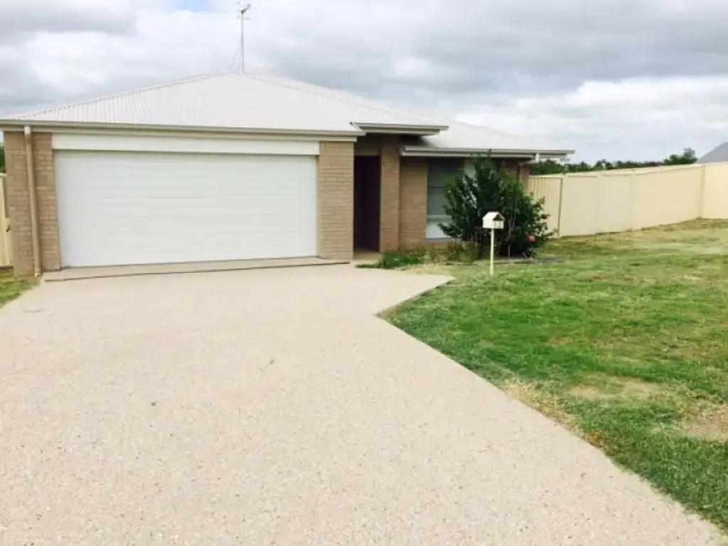 Moura 4chambre SPACIOUS RESIDENCE - Possible income of $520/week