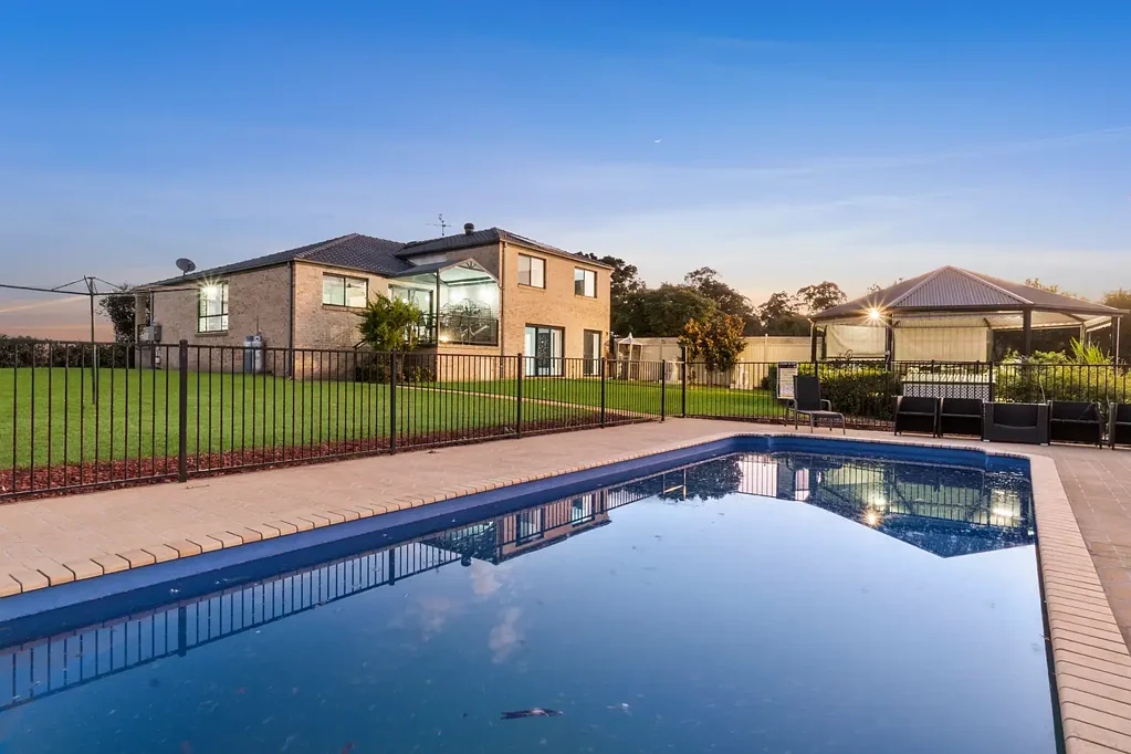 The Slopes 4 Bedroom Large Modern Family Home on Fully Arable 2.29 Acres