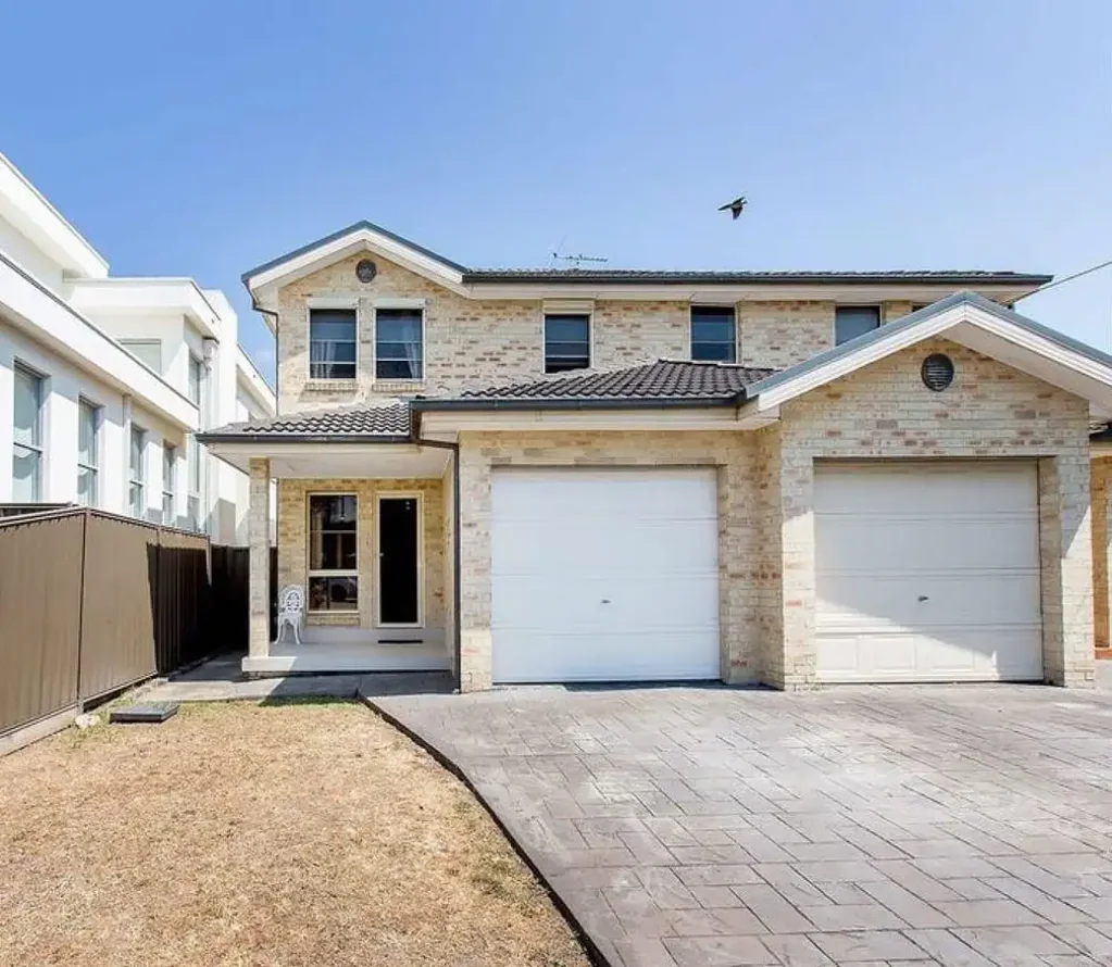 4 bedroom duplex in ideal location