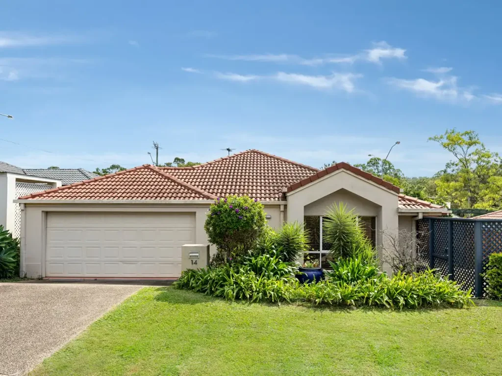 Carindale 3 Bedroom Easy living lowset close to parks, buses, shops & schools
