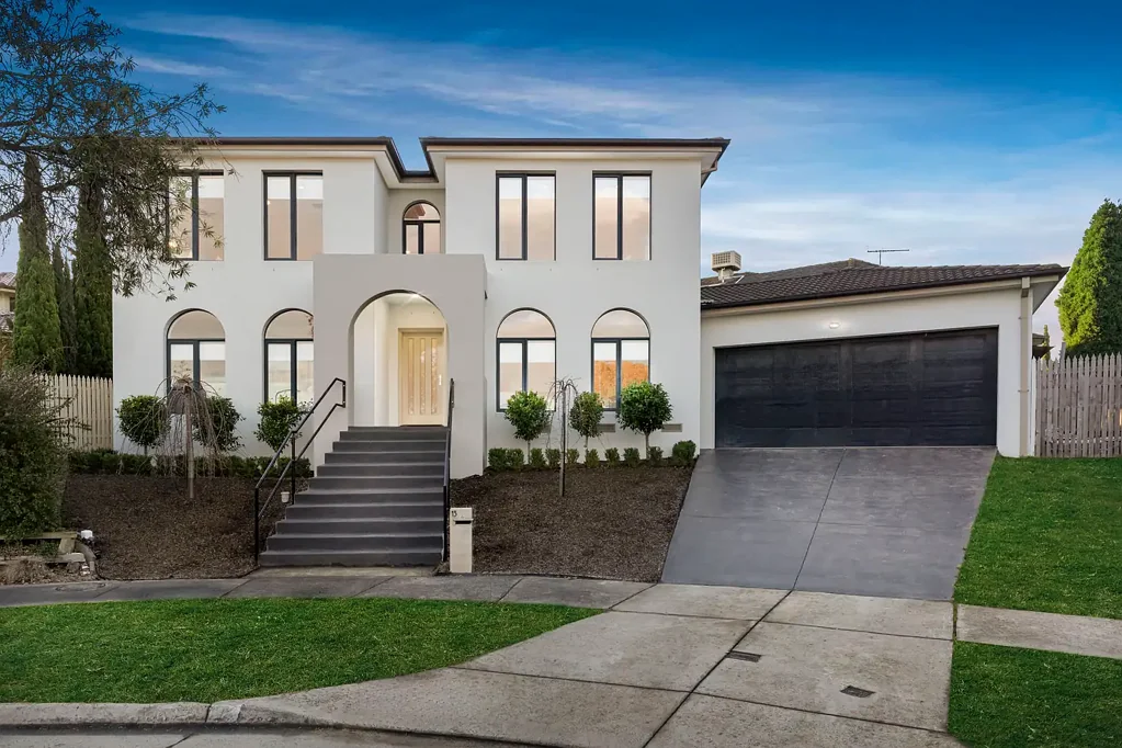 Wantirna South 5ਬੈੱਡਰੂਮ Elevated Elegance & Family Functionality with Dandenong Views