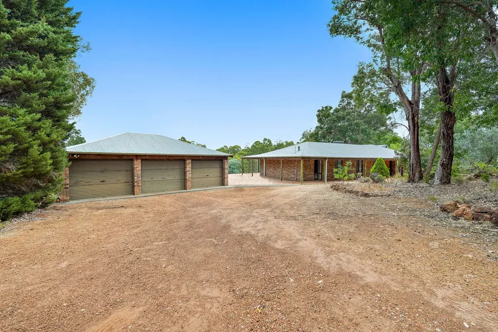 Bedfordale 4房  Big Acreage with Spacious 4x2 Home