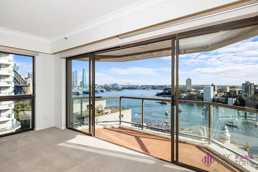 Milsons Point 2कमरा Spacious Two Bedroom Apartment with Sydney Harbour Bridge & Water Views
