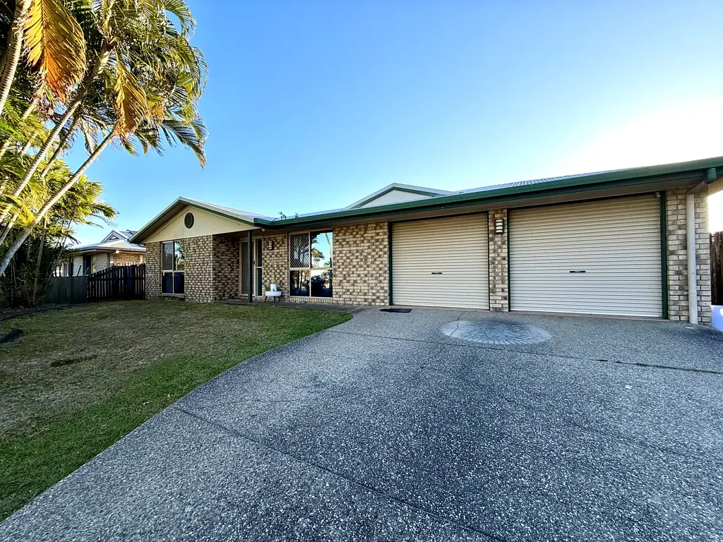 Spacious Family Home with Large Shed in Sought-After Glenella