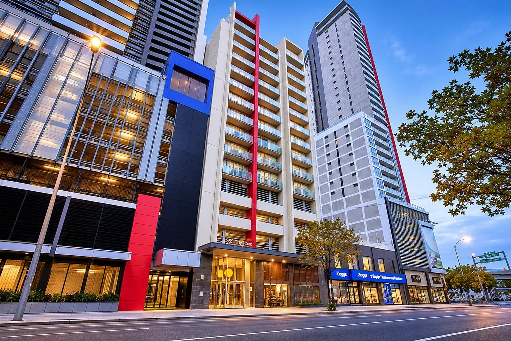 Modern Fully Furnished Two-Bedroom Apartment in Prime Southbank Location