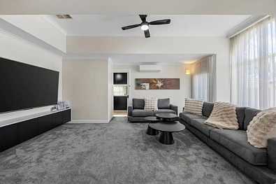 客厅 - 18 DALKEITH CT, SUNBURY VIC 3429