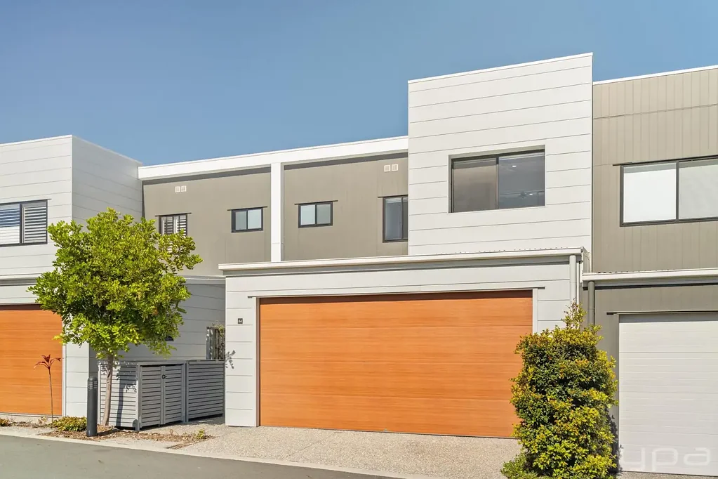 Pimpama 3غرفة نوم FIRST TIME OFFERED — NEAR-NEW OWNER-OCCUPIED HOME IN BRANDON RESIDENCES