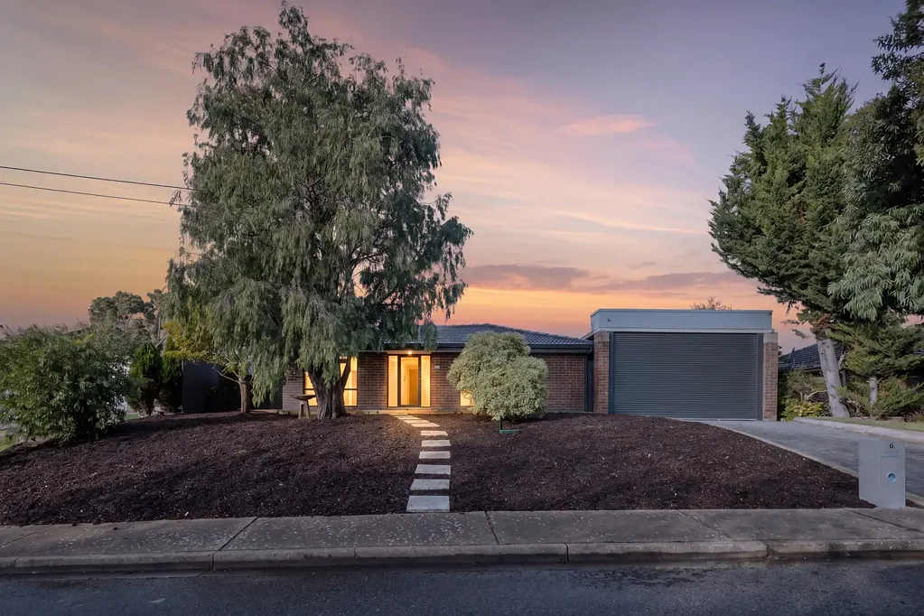 O'Halloran Hill 4房  Move-In Ready Family Home with Multiple Living Zones