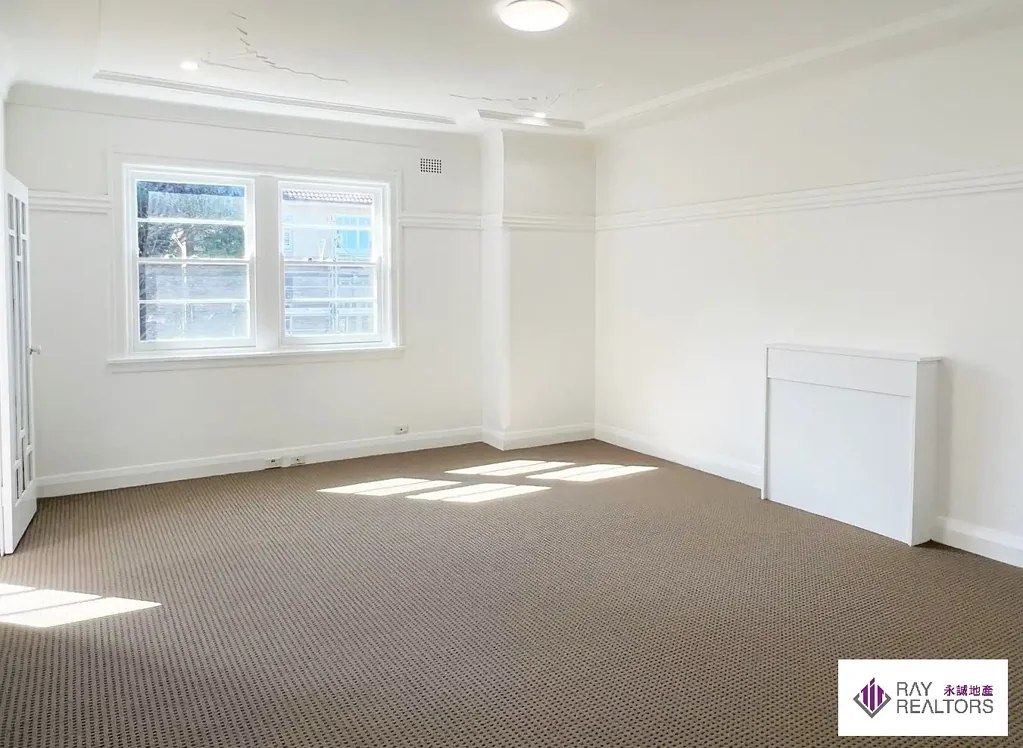 Bright Top-Floor Unit in Peaceful Cul-de-Sac - Walk to Double Bay Village