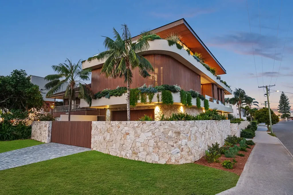 Mermaid Beach 5 Bedroom The Lavarack House – An Icon of Modern Coastal Architecture
