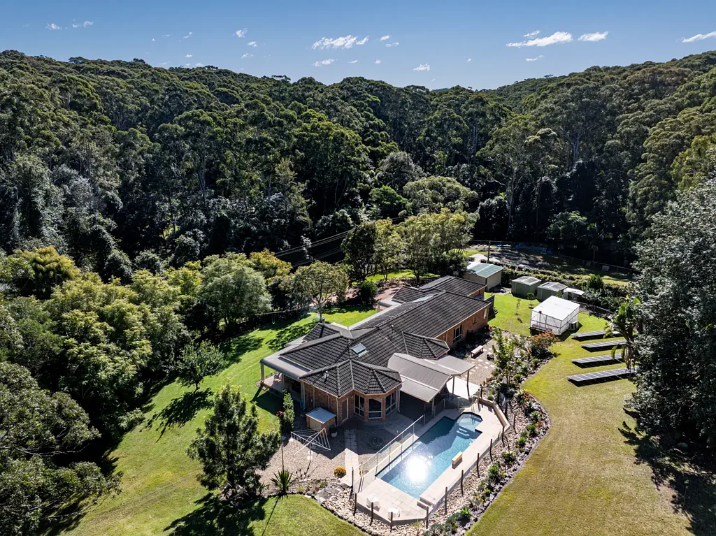 Macmasters Beach 4 Bedroom Acreage Living, Minutes from the Beach.