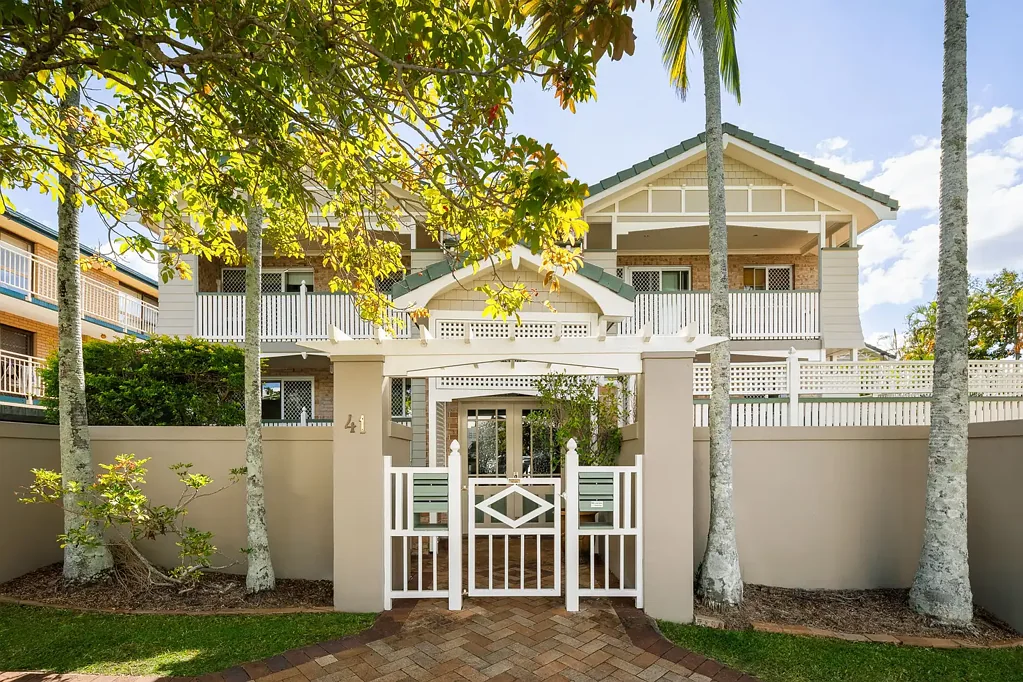 Ashgrove 2Zimmer Ground – Floor Courtyard Unit Moments from Shops and Cafés