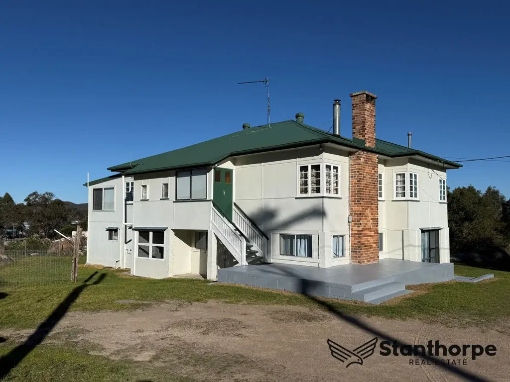 Stanthorpe – Room to Roam: A two-storey home with a whole second life downstairs.